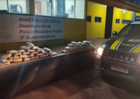 Bolivianos são presos pela PRF com 32 kg de maconha em Corumbá