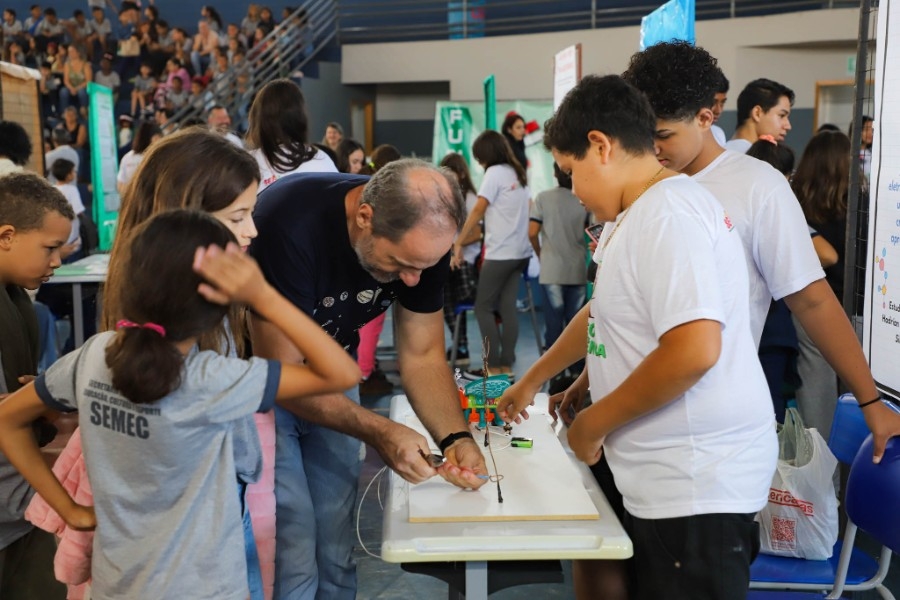 9ª Feira de Geociências transforma ginásio em vitrine de ideias sustentáveis e atrai 3 mil visitantes