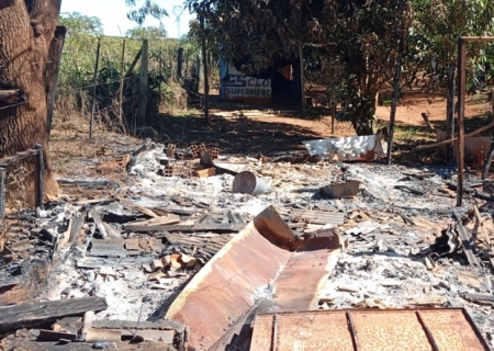 Acampamento Borevi é incendiado na MS-134 em Batayporã