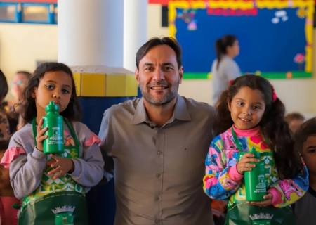 Mais de 6 mil alunos recebem kits escolares com investimento de R$ 1,7 milhão