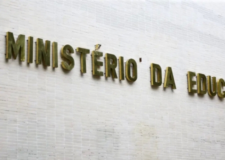 MEC libera acúmulo de benefícios para estudantes de graduação