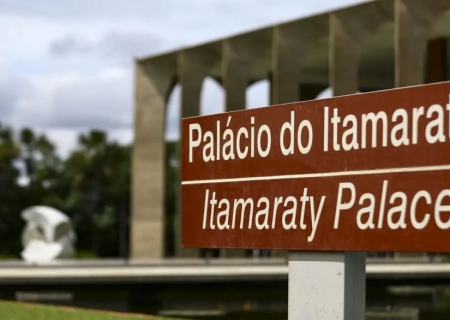 Brasil condena ataques de Israel e dos EUA a instalações no Irã