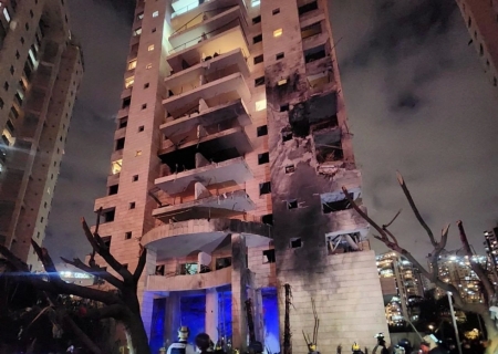 Israel e Irã trocam novos ataques com mísseis em 4° dia de conflito