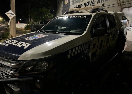 Idoso chega com o carro fazendo zigue-zague em pátio de posto de combustível e é preso pela Força Tática por embriaguez, em Nova Andradina
