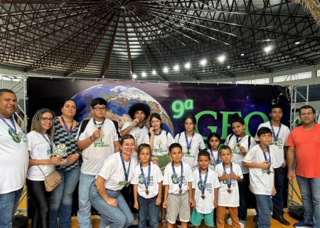 Escola Municipal Luiz Cláudio Josué brilha na 9ª edição da GeoCiências com projetos inovadores e engajamento estudantil