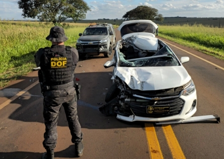 Traficante colide carro com mais de 700 kg de drogas ao fugir do DOF em Caarapó