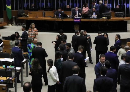 Câmara aprova projeto que suspende aumento do IOF