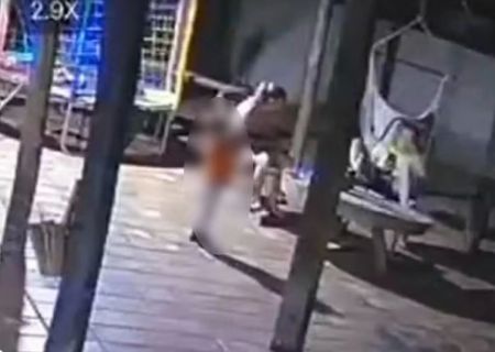 Criança de 2 anos pega arma do pai, atira e mata a mãe em MS