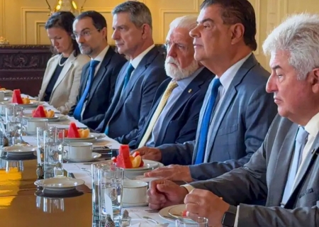 Senadores brasileiros buscam diálogo sobre tarifas impostas por Trump