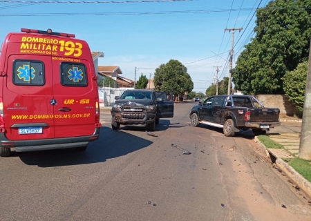 Colisão entre caminhonetes deixa feridos em Nova Andradina