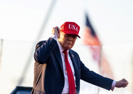 Trump intensifica guerra comercial com tarifas de 30% para UE e México