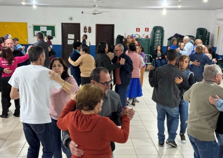 Bailinho beneficente do Conviver de Batayporã arrecada doações para o Hospital do Amor