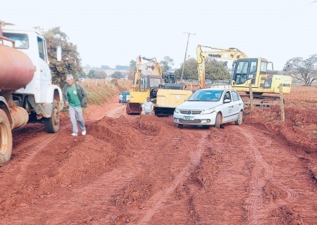 Obra na estrada BAT-050 avança em Batayporã com a conclusão do primeiro quilômetro