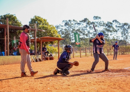 Nova Andradina conquista títulos nas categorias Livre e Master do Campeonato de Softbol