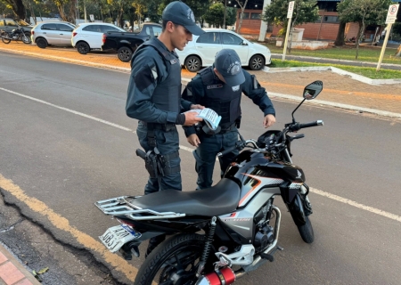 Após tentar correr da PM, homem é levado para a Delegacia e tem moto apreendida em Nova Andradina