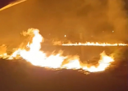 Incêndio de grandes proporções destrói vegetação em terrenos em Nova Andradina