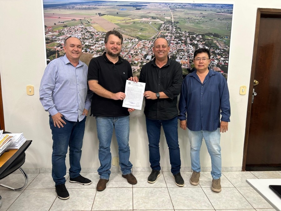 Prefeito Clóvis do Banco assina ordem de serviço para construção de 4 novas salas no CEI