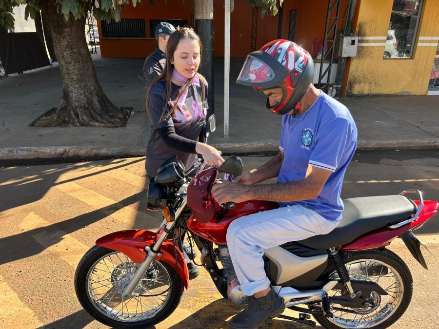 Projeto da Assistência Social realiza panfletagem no comércio de Taquarussu