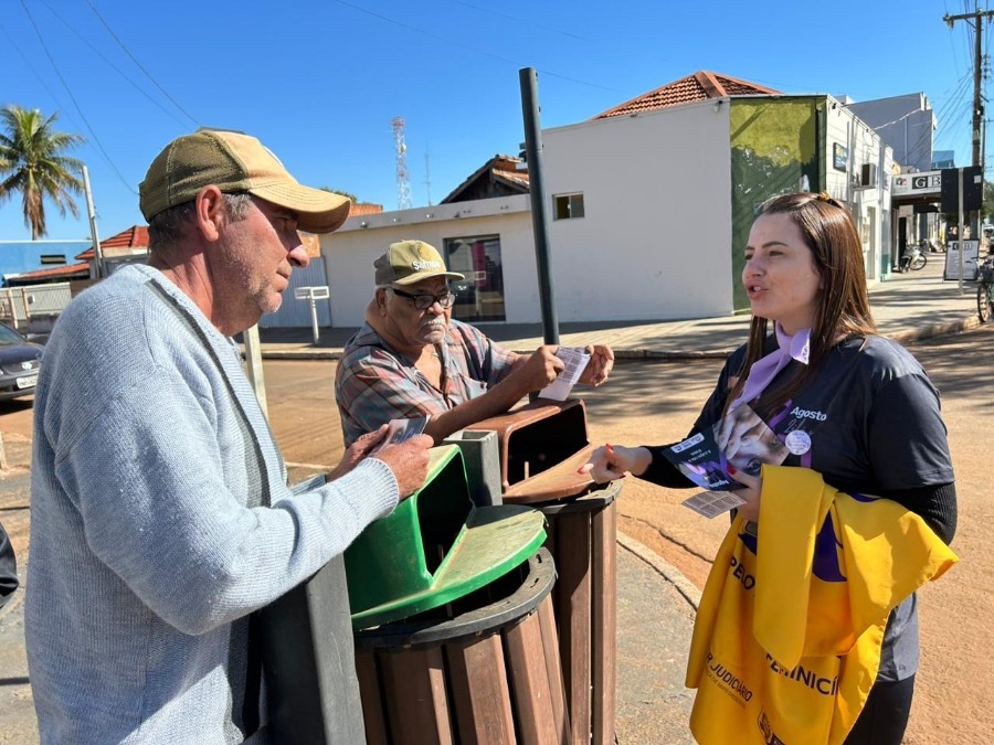 Projeto da Assistência Social realiza panfletagem no comércio de Taquarussu