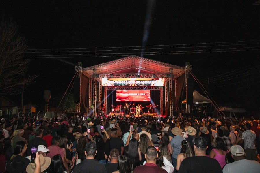 Show de Renan e Ray garante sertanejo raiz e reúne mais de 4 mil pessoas na 3ª Festa do Agricultor