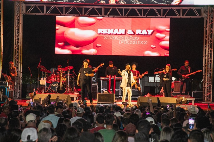 Show de Renan e Ray garante sertanejo raiz e reúne mais de 4 mil pessoas na 3ª Festa do Agricultor