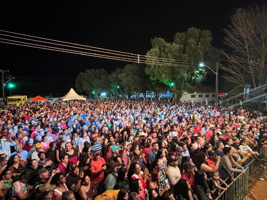 Show de Renan e Ray garante sertanejo raiz e reúne mais de 4 mil pessoas na 3ª Festa do Agricultor