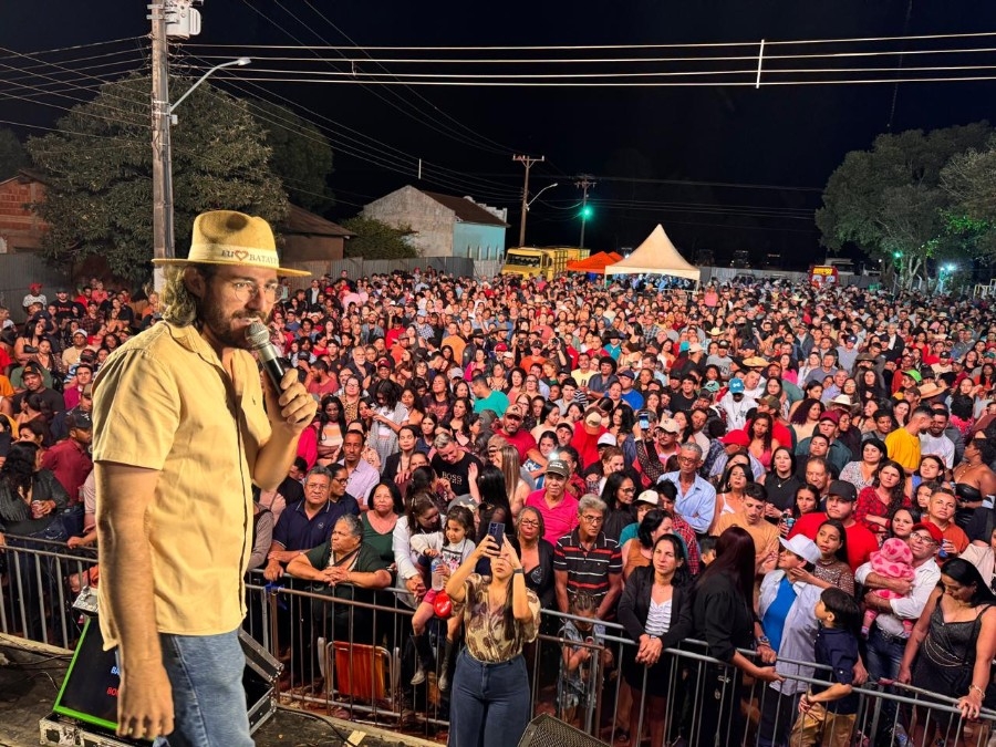 Show de Renan e Ray garante sertanejo raiz e reúne mais de 4 mil pessoas na 3ª Festa do Agricultor