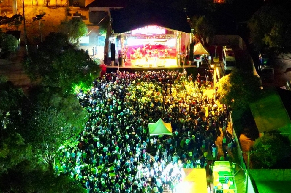Show de Renan e Ray garante sertanejo raiz e reúne mais de 4 mil pessoas na 3ª Festa do Agricultor