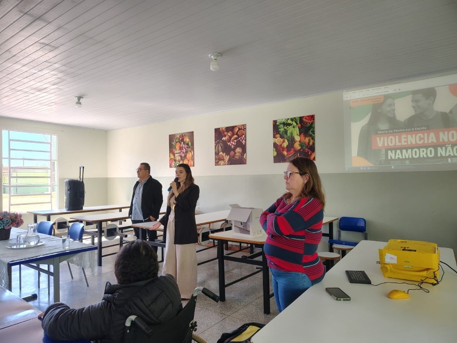 Delegada promove palestra sobre prevenção à violência no namoro em Batayporã