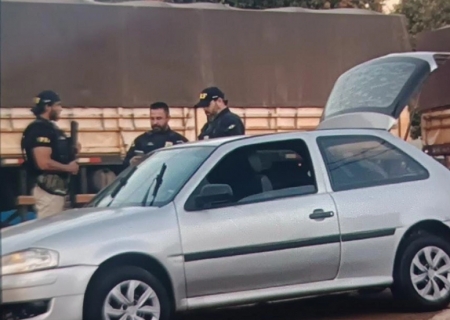 PRF apreende carro com mais de 300 kg de maconha após perseguição em Itaquiraí