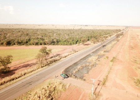 Incêndio às margens da BR-267 mobiliza Polícia Ambiental em Nova Casa Verde