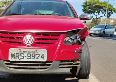 Colisão entre veículos no centro de Nova Andradina gera apenas danos materiais