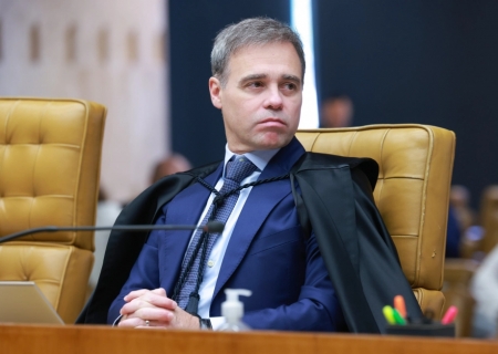 Mendonça critica ativismo judicial e defende autocontenção da Justiça
