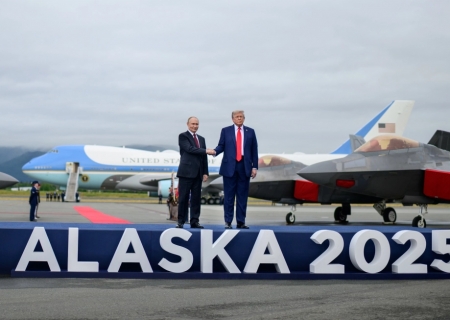 Trump e Putin fazem reunião bilateral no Alasca