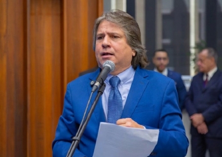 Caravina cobra retomada de obra de esgotamento sanitário e reparos no asfalto em Eldorado