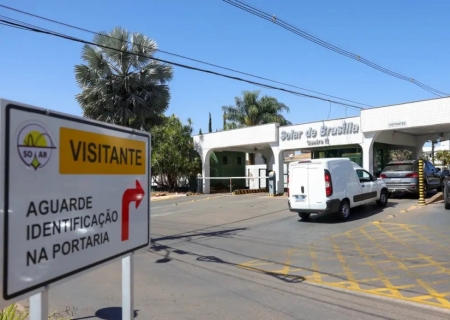 Moraes manda vistoriar carros e área externa da casa de Bolsonaro