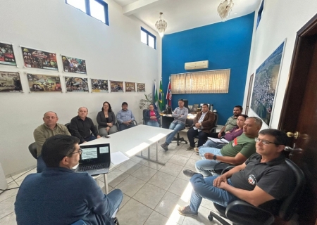 Diante da instabilidade econômica no Brasil, Clóvis do Banco se reúne com secretariado para reorganizar despesas