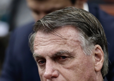 Moraes dá 48h para Bolsonaro explicar documento com pedido de asilo