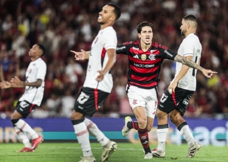 Com show de Pedro, Flamengo goleia o Vitória por 8 a 0 e impõe recorde histórico no Brasileirão