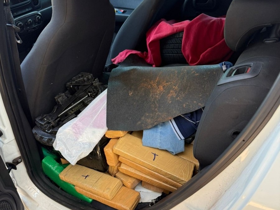 Dupla é presa com carro abarrotado de maconha em Amandina