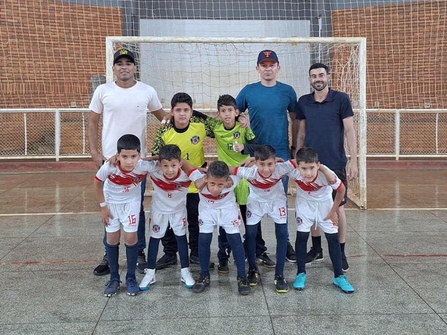 Escolinha de Futebol de Taquarussu participa de amistoso em Anaurilândia e promove integração entre crianças