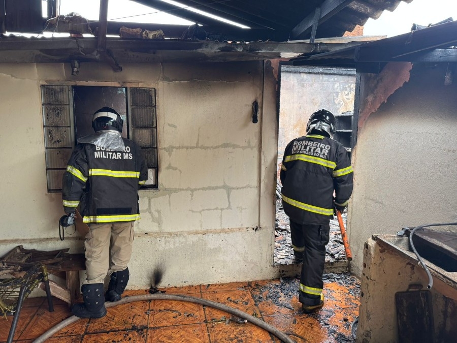 Incêndio em edícula de fundos mobiliza Corpo de Bombeiros em Nova Andradina
