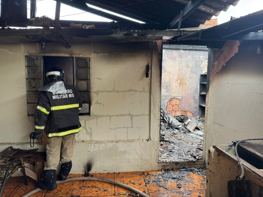 Incêndio em edícula de fundos mobiliza Corpo de Bombeiros em Nova Andradina