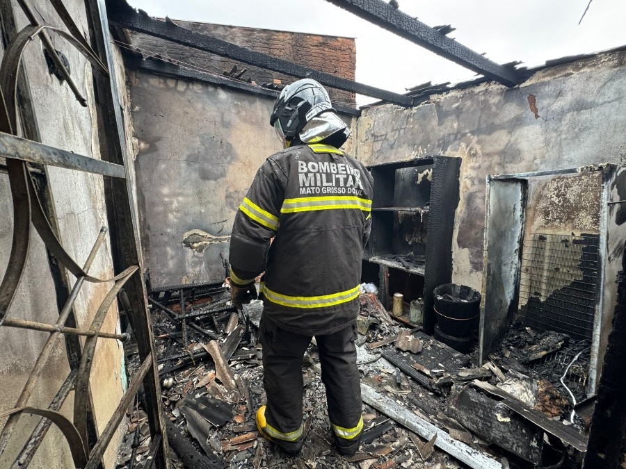 Incêndio em edícula de fundos mobiliza Corpo de Bombeiros em Nova Andradina