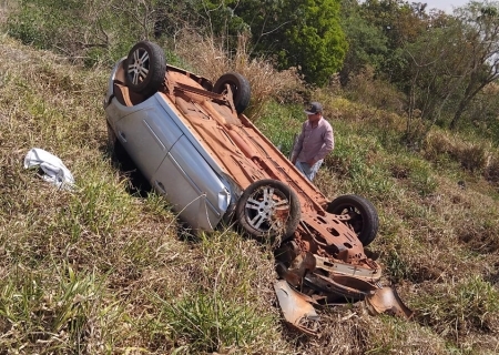 Mulher e duas crianças ficam feridas em capotamento na MS-473 entre Nova Andradina e Taquarussu