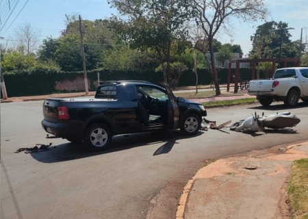 Jovem fica ferida em colisão entre carro e motoneta em Maracaju