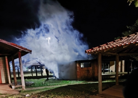 Incêndio mobiliza Polícia Militar e Corpo de Bombeiros em Nova Porto XV