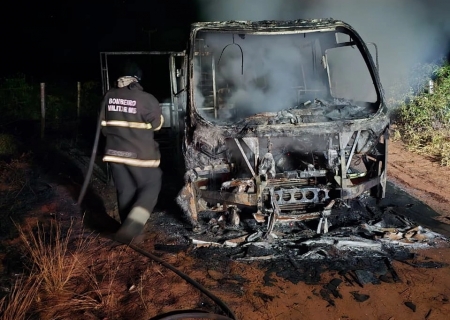 Prefeitura esclarece sobre micro-ônibus que pegou fogo na Teijin