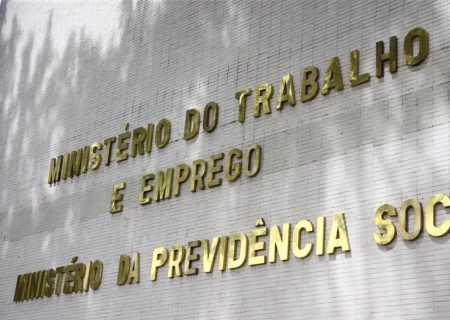 Governo notifica patrões sobre atraso do FGTS de empregadas domésticas