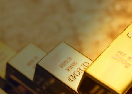 Ouro renova recorde em meio a falas de dirigentes do Fed e dólar fraco